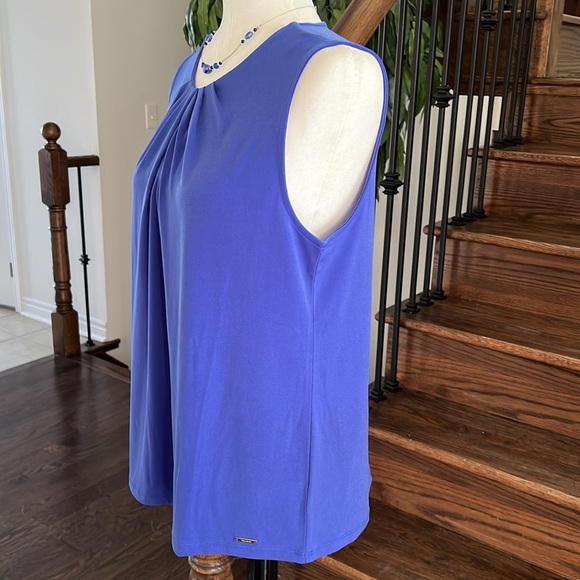 Tahari Ladies Sleeveless Top/Camisole Size Med. Periwinkle Blue Colour NWOT - Picture 4 of 7